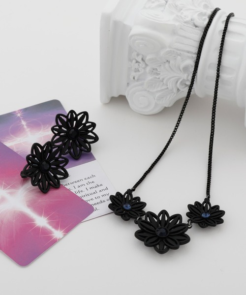 JewCas（ジュアキャス）の「JewCas フラワーリボン＋ガラスストーンFlower Ribbonエアフィットイヤリング[JC4905]（イヤリング・レディース・ホワイト/ブラック・FREE）」の13枚目の写真