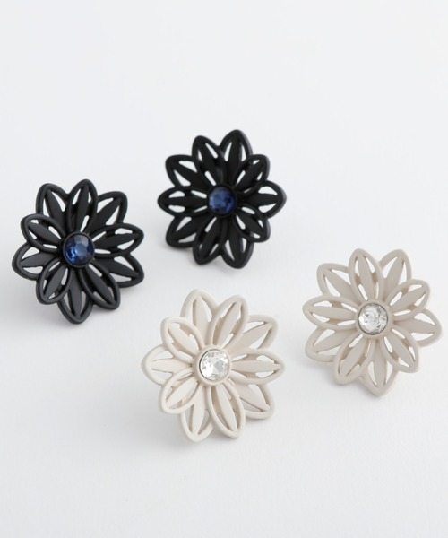 JewCas（ジュアキャス）の「JewCas フラワーリボン＋ガラスストーンFlower Ribbonエアフィットイヤリング[JC4905]（イヤリング・レディース・ホワイト/ブラック・FREE）」の6枚目の写真
