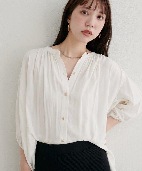 natural couture（ナチュラルクチュール）の「【WEB限定】麻混ギャザーブラウス（シャツ/ブラウス・レディース・ネイビー/パープル系その他/ブラウン/ブラック/オフホワイト/ブルー・FREE）」の2枚目の写真