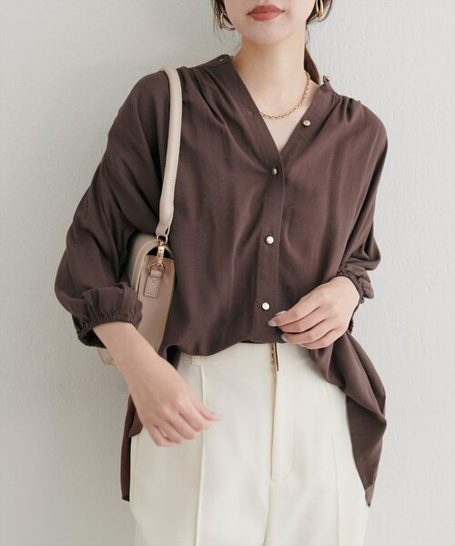 natural couture（ナチュラルクチュール）の「【WEB限定】麻混ギャザーブラウス（シャツ/ブラウス・レディース・ネイビー/パープル系その他/ブラウン/ブラック/オフホワイト/ブルー・FREE）」の18枚目の写真