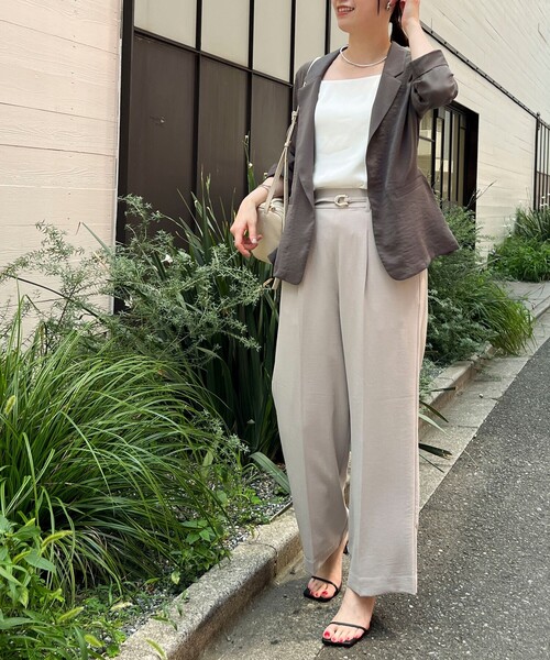 MICO COULIER（ミコクリエ）の「ポリワッシャーカルゼテーラードジャケット（テーラードジャケット・レディース・グレイッシュベージュ/チャコールグレー・38）」の4枚目の写真