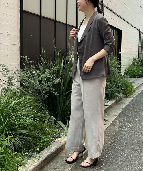 MICO COULIER（ミコクリエ）の「ポリワッシャーカルゼテーラードジャケット（テーラードジャケット・レディース・グレイッシュベージュ/チャコールグレー・38）」の5枚目の写真