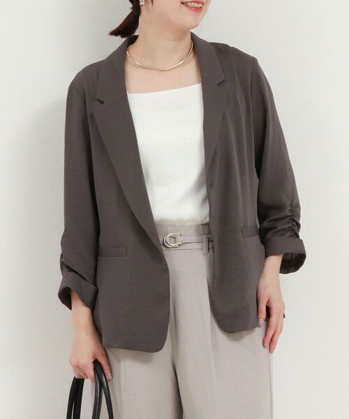 MICO COULIER（ミコクリエ）の「ポリワッシャーカルゼテーラードジャケット（テーラードジャケット・レディース・グレイッシュベージュ/チャコールグレー・38）」の13枚目の写真