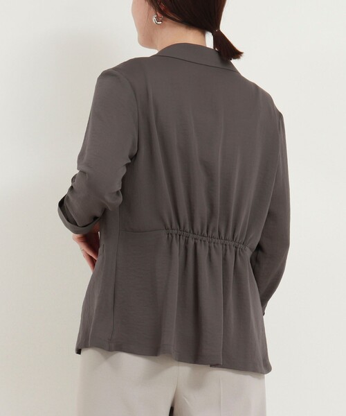 MICO COULIER（ミコクリエ）の「ポリワッシャーカルゼテーラードジャケット（テーラードジャケット・レディース・グレイッシュベージュ/チャコールグレー・38）」の19枚目の写真