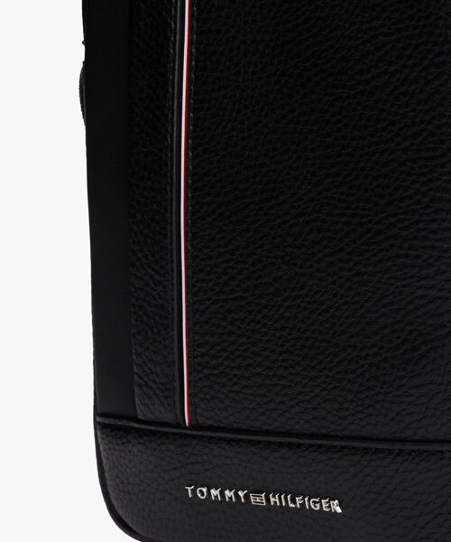 TOMMY HILFIGER（トミーヒルフィガー）の「セントラルミニリポーターバッグ（ボディバッグ/ウエストポーチ・メンズ・ブラック・FREE）」の3枚目の写真