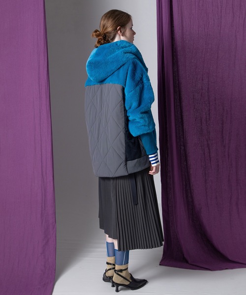 AULA AILA(アウラアイラ)の「ショートファーフーディコート(その他アウター・レディース・ブルー/ブラック/ライトグレー・0)」の7枚目の写真