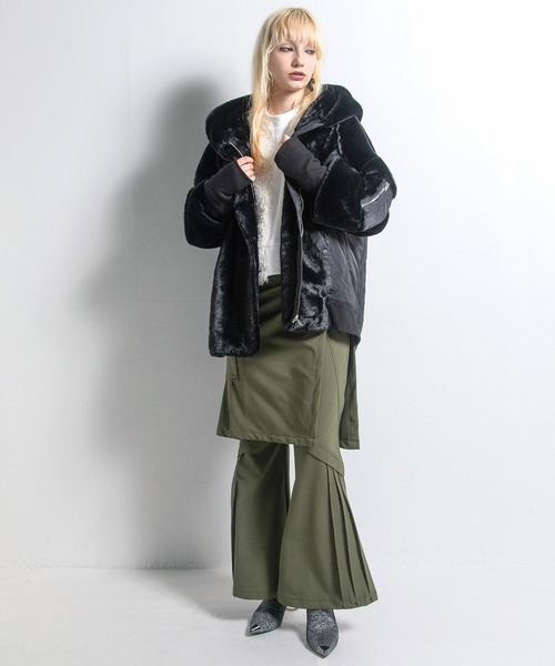 AULA AILA(アウラアイラ)の「ショートファーフーディコート(その他アウター・レディース・ブルー/ブラック/ライトグレー・0)」の12枚目の写真