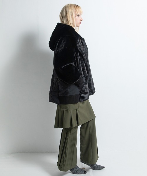 AULA AILA(アウラアイラ)の「ショートファーフーディコート(その他アウター・レディース・ブルー/ブラック/ライトグレー・0)」の13枚目の写真