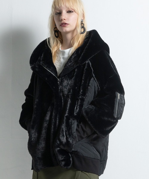 AULA AILA(アウラアイラ)の「ショートファーフーディコート(その他アウター・レディース・ブルー/ブラック/ライトグレー・0)」の9枚目の写真