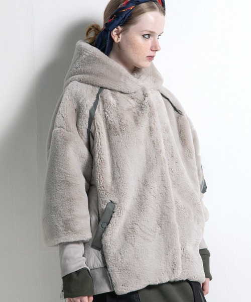 AULA AILA(アウラアイラ)の「ショートファーフーディコート(その他アウター・レディース・ブルー/ブラック/ライトグレー・0)」の14枚目の写真