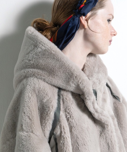 AULA AILA(アウラアイラ)の「ショートファーフーディコート(その他アウター・レディース・ブルー/ブラック/ライトグレー・0)」の18枚目の写真