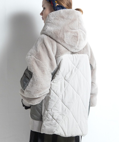 AULA AILA(アウラアイラ)の「ショートファーフーディコート(その他アウター・レディース・ブルー/ブラック/ライトグレー・0)」の15枚目の写真