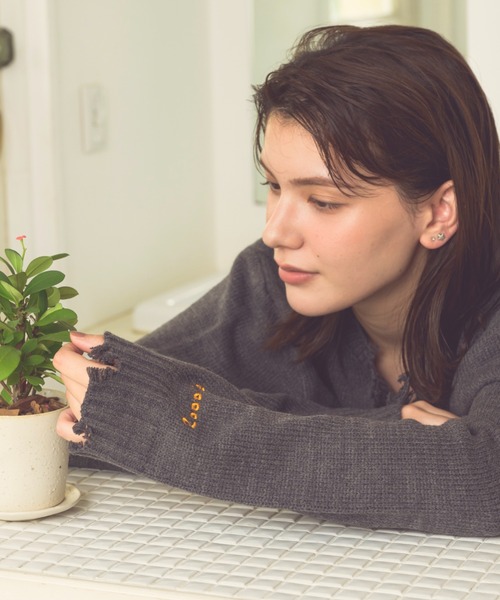 Zooodle（ズードル）の「Damaged Crewneck Knit - ダメージクルーネックニット -（ニット/セーター・メンズ・バーガンディー/グレー・LARGE/MEDIUM）」の9枚目の写真