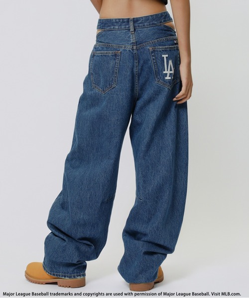 BACK TO THE FIELD（バック トゥー ザ フィールド）の「【MLB】ウエストカットカーブデニム（デニムパンツ・レディース・ブラック/ブルー/インディゴブルー・SMALL/MEDIUM）」の3枚目の写真