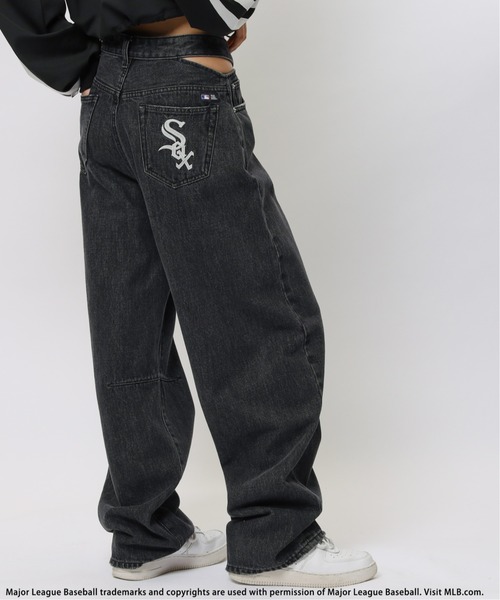 BACK TO THE FIELD（バック トゥー ザ フィールド）の「【MLB】ウエストカットカーブデニム（デニムパンツ・レディース・ブラック/ブルー/インディゴブルー・SMALL/MEDIUM）」の2枚目の写真