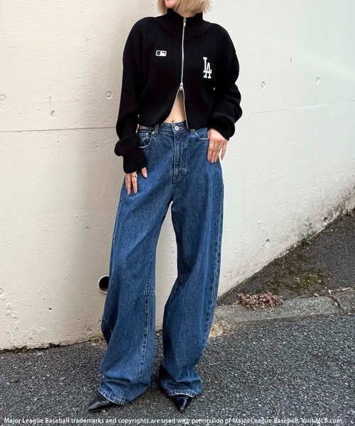 BACK TO THE FIELD（バック トゥー ザ フィールド）の「【MLB】ウエストカットカーブデニム（デニムパンツ・レディース・ブラック/ブルー/インディゴブルー・SMALL/MEDIUM）」の4枚目の写真