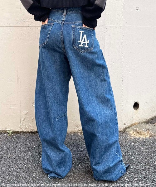 BACK TO THE FIELD（バック トゥー ザ フィールド）の「【MLB】ウエストカットカーブデニム（デニムパンツ・レディース・ブラック/ブルー/インディゴブルー・SMALL/MEDIUM）」の6枚目の写真