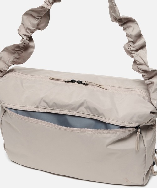 AIGLE（エーグル）の「撥水 リボンシャーリング パッカブル 2wayショルダーバッグ（ショルダーバッグ・レディース・アイボリー/ブルーグレー/ブラック・FREE）」の10枚目の写真