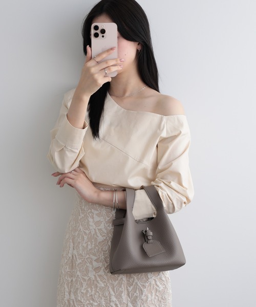 オフショルダー 肩出し長袖トップス（シャツ/ブラウス）｜LUMIRA