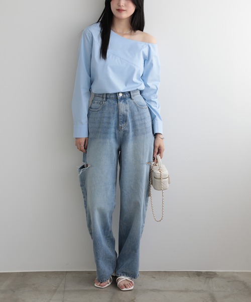 LUMIRA(アパレル)(ルミラ)の「オフショルダー 肩出し長袖トップス(シャツ/ブラウス・レディース・ブルー/ブラック/ホワイト/ベージュ・LARGE/MEDIUM)」の20枚目の写真