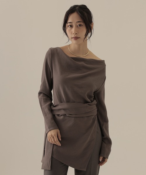SUWDEE(スーディー)の「side slit belted tunic tops(Tシャツ/カットソー・レディース・チャコールグレー/ブラック/ホワイト・FREE)」の1枚目の写真