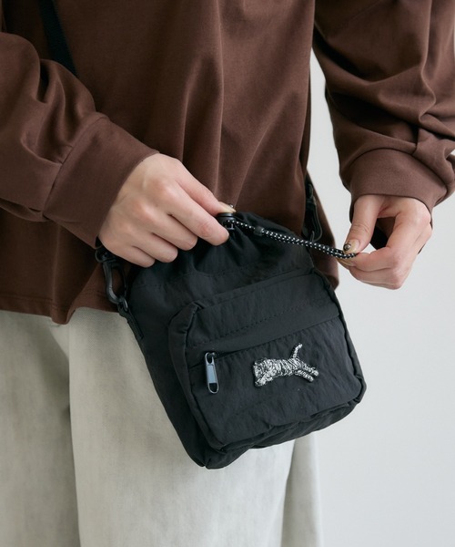 Paradise Picnic(パラダイスピクニック)の「TRANOI. TORA minibag(ショルダーバッグ・レディース・ブラック/アイボリー/カーキ・FREE)」の11枚目の写真