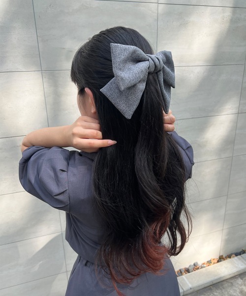 F i.n.t(フィント)の「【一部店舗限定展開】アソートビッグリボンバレッタ/fint フィント(バレッタ/ヘアクリップ・レディース・チャコールグレー/グレー/ブラック×ホワイト/ネイビー×ホワイト・FREE)」の4枚目の写真