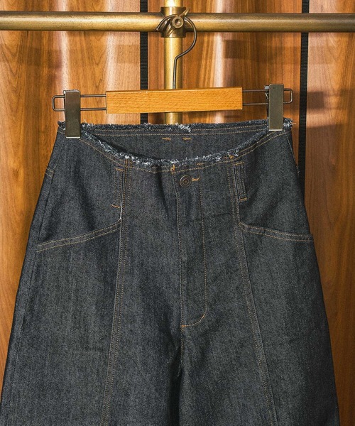 ROSE BUD（ローズバッド）の「WIDE DENIM PANTS（デニムパンツ・レディース・インディゴブルー/ブラック・ONE SIZE）」の6枚目の写真