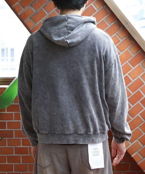 ８(eight)（エイト）の「製品加工ショート丈ジップパーカー（パーカー・メンズ・ブラック/ピンク/チャコールグレー・MEDIUM/LARGE）」の7枚目の写真