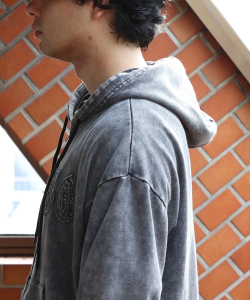 ８(eight)（エイト）の「製品加工ショート丈ジップパーカー（パーカー・メンズ・ブラック/ピンク/チャコールグレー・MEDIUM/LARGE）」の10枚目の写真