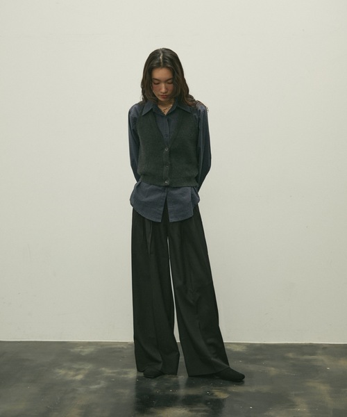 Lutim by u(ルチバイユー)の「Halter knit bustier set shirt / ホルターニットビスチェセットシャツ(シャツ/ブラウス・レディース・ネイビー/ブラック・FREE)」の6枚目の写真