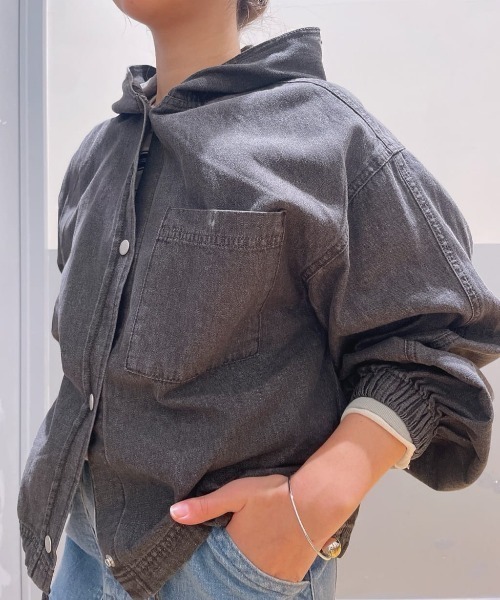 BACK NUMBER（バックナンバー）の「【BACK NUMBER】デニムフードシャツ (洗練デザイン / シンプルカジュアル / 女性らしさ)（シャツ/ブラウス・レディース・ブラック/グレー・M/L）」の12枚目の写真