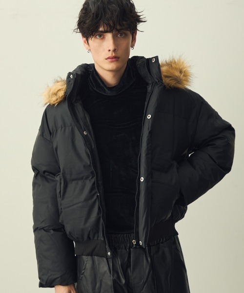 Shoowtime(ショウタイム)の「Eco Fur Hooded Short Puffer Jacket / エコファーフードショートパッファージャケット(ダウンジャケット/コート・メンズ・ベージュ/ブラック・X-LARGE/MEDIUM/LARGE)」の2枚目の写真
