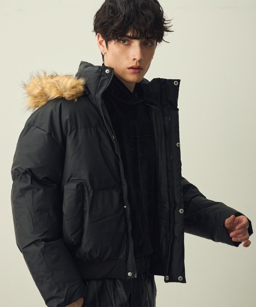 Shoowtime(ショウタイム)の「Eco Fur Hooded Short Puffer Jacket / エコファーフードショートパッファージャケット(ダウンジャケット/コート・メンズ・ベージュ/ブラック・X-LARGE/MEDIUM/LARGE)」の15枚目の写真