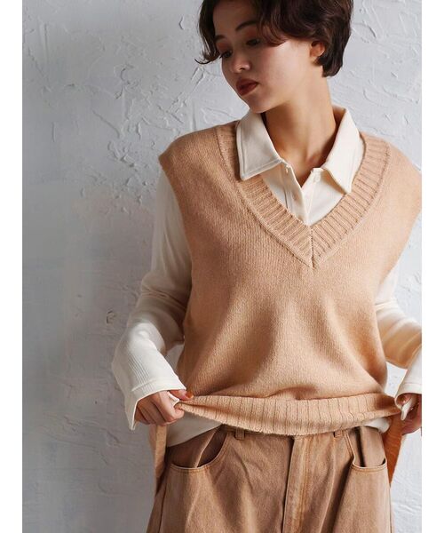 FIKA.（フィーカ）の「V-neck wide knit vest（ニット/セーター・レディース・アイボリー/ダークブラウン/イエロー・MEDIUM）」の6枚目の写真