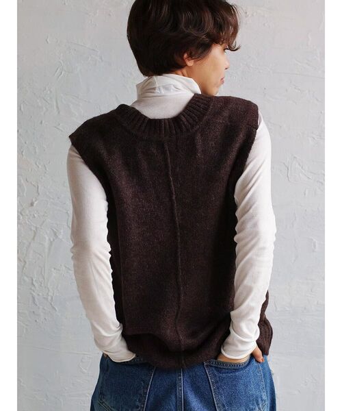FIKA.（フィーカ）の「V-neck wide knit vest（ニット/セーター・レディース・アイボリー/ダークブラウン/イエロー・MEDIUM）」の14枚目の写真