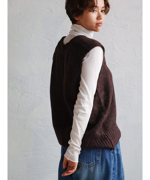 FIKA.（フィーカ）の「V-neck wide knit vest（ニット/セーター・レディース・アイボリー/ダークブラウン/イエロー・MEDIUM）」の15枚目の写真