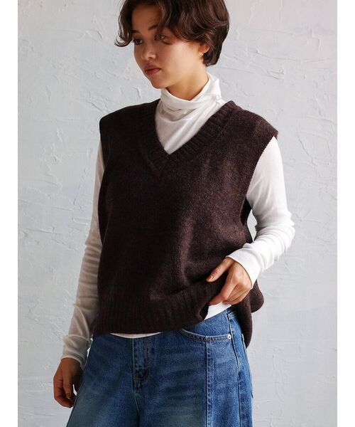 FIKA.（フィーカ）の「V-neck wide knit vest（ニット/セーター・レディース・アイボリー/ダークブラウン/イエロー・MEDIUM）」の16枚目の写真