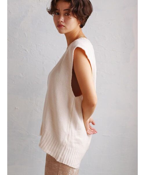 FIKA.（フィーカ）の「V-neck wide knit vest（ニット/セーター・レディース・アイボリー/ダークブラウン/イエロー・MEDIUM）」の20枚目の写真