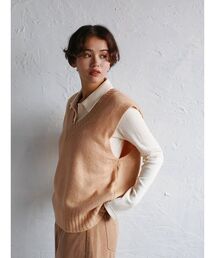 V-neck wide knit vest