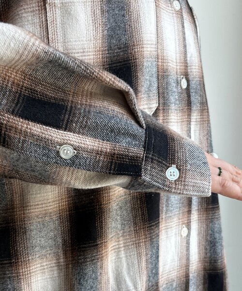 DouDou（ドゥドゥ）の「起毛チェックドロストシャツ（シャツ/ブラウス・レディース・ブラック/ベージュ・FREE）」の3枚目の写真