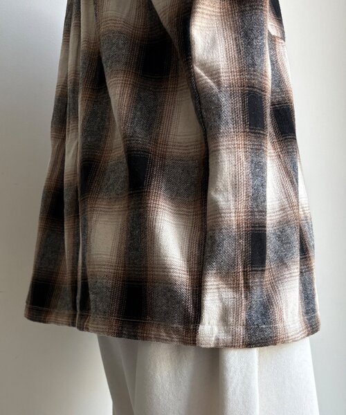 DouDou（ドゥドゥ）の「起毛チェックドロストシャツ（シャツ/ブラウス・レディース・ブラック/ベージュ・FREE）」の4枚目の写真