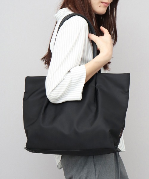 Legato Largo（レガートラルゴ）の「肩楽 撥水ナイロン ビジネス トートバッグ A4・PC収納対応 軽量 肩楽シリーズ（ビジネスバッグ・レディース・ベージュ/ネイビー/ブラック/グレー/ライトブラウン・FREE）」の11枚目の写真