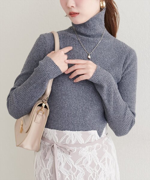 natural couture（ナチュラルクチュール）の「ワンポイント刺繍タートルリブニット（ニット/セーター・レディース・ブラック/グレー/オフホワイト/レッド/イエロー・FREE）」の14枚目の写真