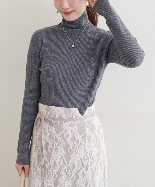 natural couture（ナチュラルクチュール）の「ワンポイント刺繍タートルリブニット（ニット/セーター・レディース・ブラック/グレー/オフホワイト/レッド/イエロー・FREE）」の15枚目の写真