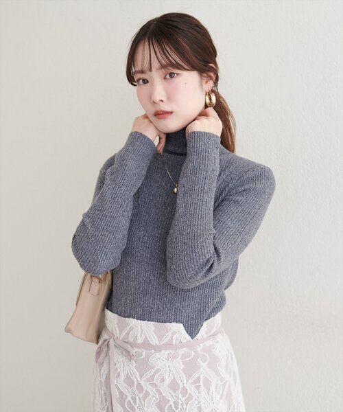 natural couture（ナチュラルクチュール）の「ワンポイント刺繍タートルリブニット（ニット/セーター・レディース・ブラック/グレー/オフホワイト/レッド/イエロー・FREE）」の16枚目の写真