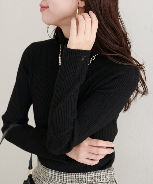 natural couture（ナチュラルクチュール）の「ワンポイント刺繍タートルリブニット（ニット/セーター・レディース・ブラック/グレー/オフホワイト/レッド/イエロー・FREE）」の21枚目の写真