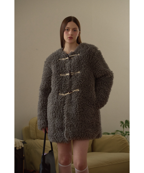 LETERIE(レテリー)の「TOGGLE BUTTON FUR JACKET_DARK GREY(ムートンコート・レディース・チャコール・FREE)」の1枚目の写真