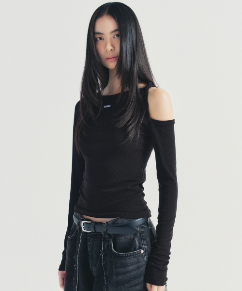 NICK&NICOLE(ニックアンドニコール)の「TWIST CUT OUT RIBBED SLEEVE TOP_BLACK(Tシャツ/カットソー・レディース・その他・FREE)」の2枚目の写真