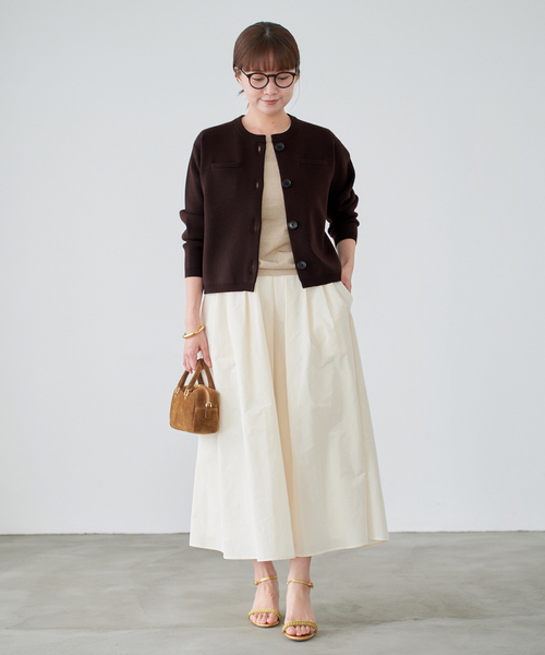 IENA(イエナ)の「《追加2》スーパーファインスムースクルーカーディガン(カーディガン/ボレロ・レディース・チョコ/アイボリー・FREE)」の8枚目の写真